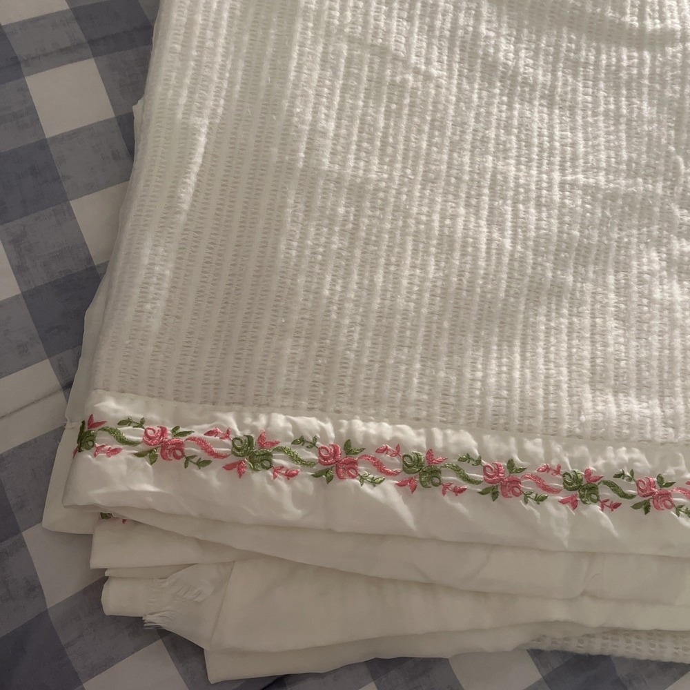 Vtg White Waffle Weave Blanket Embroidered Floral Rose Satin Trim Queen Size